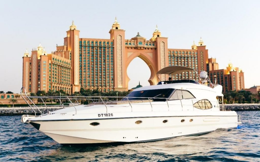 70 Feet Yacht 30 Persons